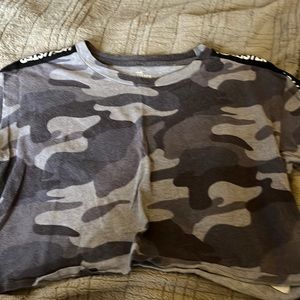 Hollister boyfriend T size medium